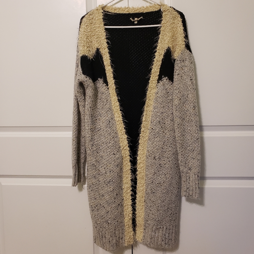 Gimmicks by BKE Medium (M) Long-sleeved Cardigan